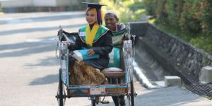 GoRiau Luar Biasa, Gadis Manis Putri Tukang Becak Ini Lulus dengan IPK 3,96
