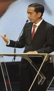 GoRiau Jokowi Sebaiknya Ukur Jas Sebelum Tampil dan Menata Gaya Komunikasi