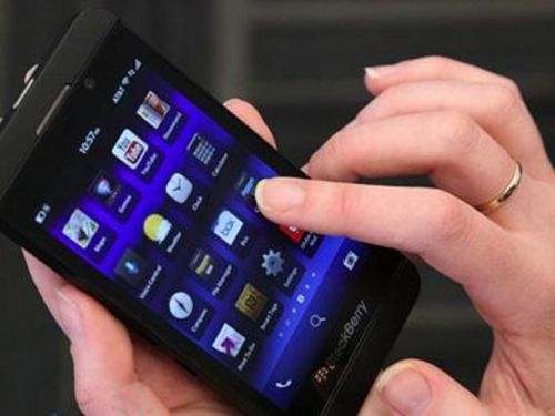 Alhamdulillah, Berkat Tinggalkan Telkomsel, Pengguna BB di Riau Sudah Bisa JJS dan Browsing