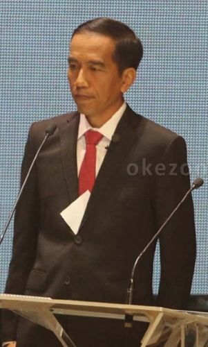 Agar Tampil Stylish, Jokowi Sebaiknya Pakai Jas Italia
