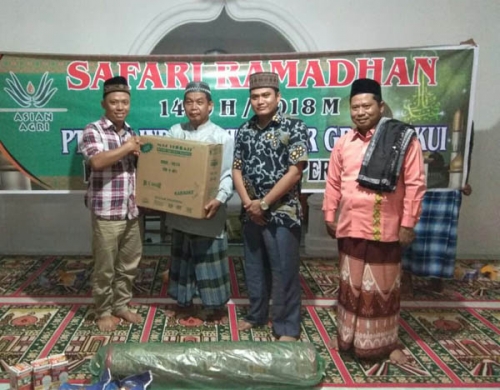 PT IIS Pererat Silaturahmi dengan Warga, Lakukan Safari Ramadhan dan Penyerahan Paket Dhuafa