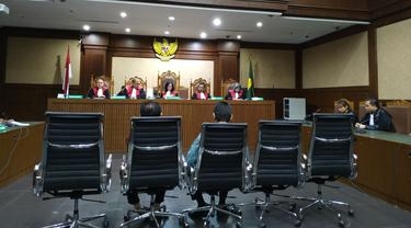 WartaPKU.com Dituntut Jaksa KPK 8 Tahun Penjara, 2 Hakim Penerima Suap Hanya Divonis 4,5 Tahun Bui