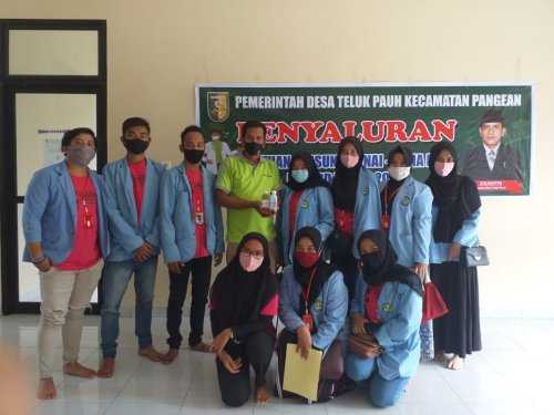 Mahasiswa Unri Produksi dan Bagikan Handsanitizer Alami untuk Warga Kecamatan Pangean