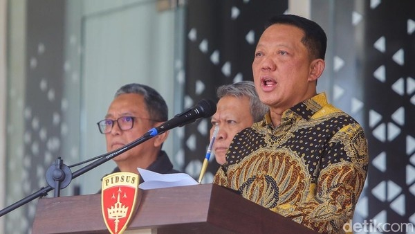Eks Jampidsus Febrie Adriansyah Tersangka Tiga Kasus Korupsi, Berkas Dilimpahkan ke Kejagung