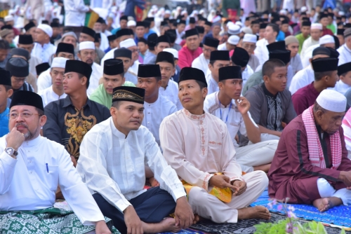 Salat di Lapangan Tugu Bengkalis, Eet: Idul Adha Momentun Tunjukkan Kepedulian Sosial