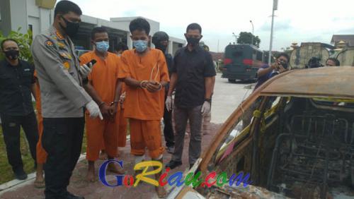 Empat Rampok yang Tembak, Buang, Lalu Bakar Mobil Korbannya Ditangkap Polda Riau