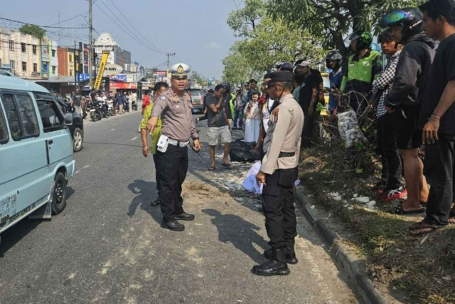 Rem Blong, Truk Box Hino Tabrak Motor di Pekanbaru, Pengendara Tewas di Tempat