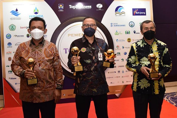 Bank Riau Kepri Raih 4 Award Top BUMD 2021