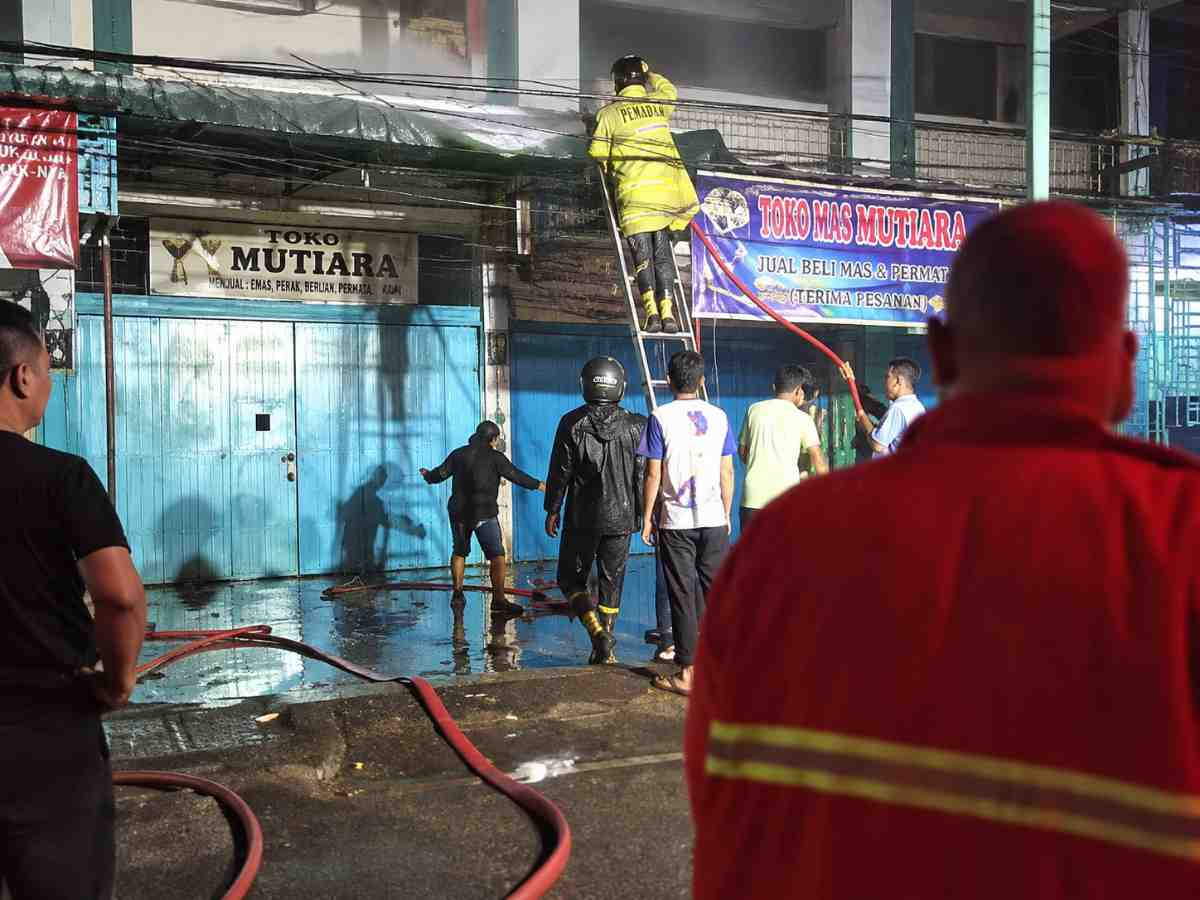 Toko Obat Sehati Baganbatu Terbakar Hebat Dini Hari, Kerugian Ditaksir Ratusan Juta