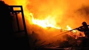 Astaga, Anak Tega Bakar Rumah Sekaligus Orang Tuanya