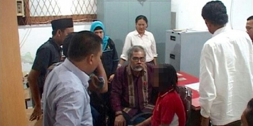 Gadis Putus Sekolah Disetubuhi Kepala SD dan 10 Pemuda Hingga Hamil