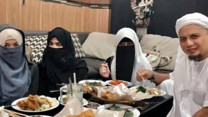 GoRiau Dikritik karena Unggah Foto bersama 3 Istri, Begini Jawaban Ustaz Arifin Ilham