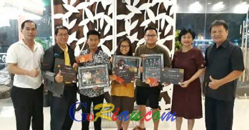 Abadikan Momen Perayaan Kue Bulan Bertabur Ribuan Lampion di Pekanbaru, Mahasiswa Malaysia Juarai Lomba Foto Festival Zhong Qiu 2018