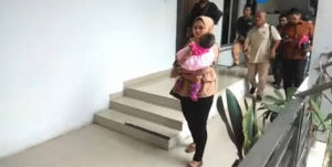 GoRiau Suci Anjani Gendong Bayi ke Kantor DPRD, Mengaku Hasil Perzinahan dengan Ketua Fraksi
