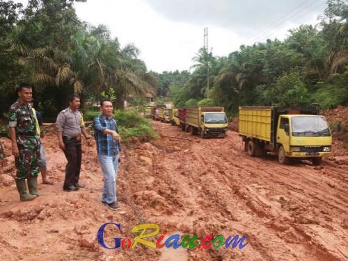 Kerugian Petani Sawit Capai Rp600 Juta Sehari Sebelum Jalan Gajahmada di Perbatasan Mandau dan Pinggir Diperbaiki