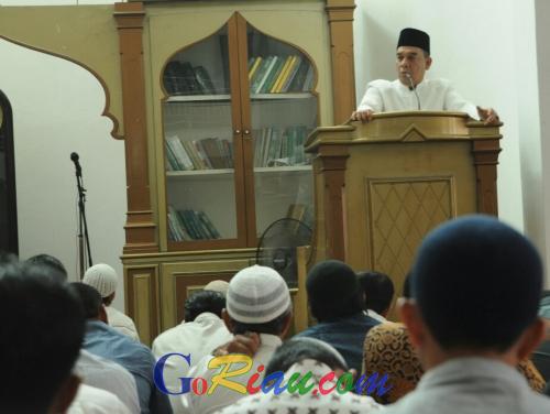 Edy Nasution, Penggemar Gulai Jengkol yang Jadi Khatib Salat Jumat di Masjid Taqwa Pekanbaru
