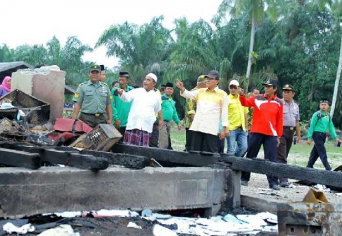 Tinjau Ponpes Anwarul Ulum, Bupati Inhil Janjikan Anggarkan Pembangunan Kelas yang Terbakar di APBD-P