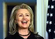 GoRiau Dilempari Sepatu Saat Jadi Pembicara, Hillary Clinton Malah Tertawa