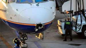 GoRiau Mengerikan, Disambar Petir di Udara, Moncong Pesawat Icelandair 671 Hancur dan Bagian Kepala Bolong-bolong, Ini Fotonya