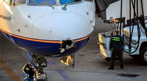 Mengerikan, Disambar Petir di Udara, Moncong Pesawat Icelandair 671 Hancur dan Bagian Kepala Bolong-bolong, Ini Fotonya