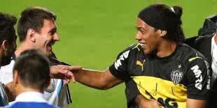 Messi Tertipu Ronaldinho Palsu, Begini Ceritanya