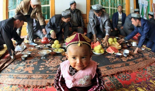 China Tahan 1 Juta Muslim Uighur, Dipaksa Teriakkan Slogan-slogan Komunis