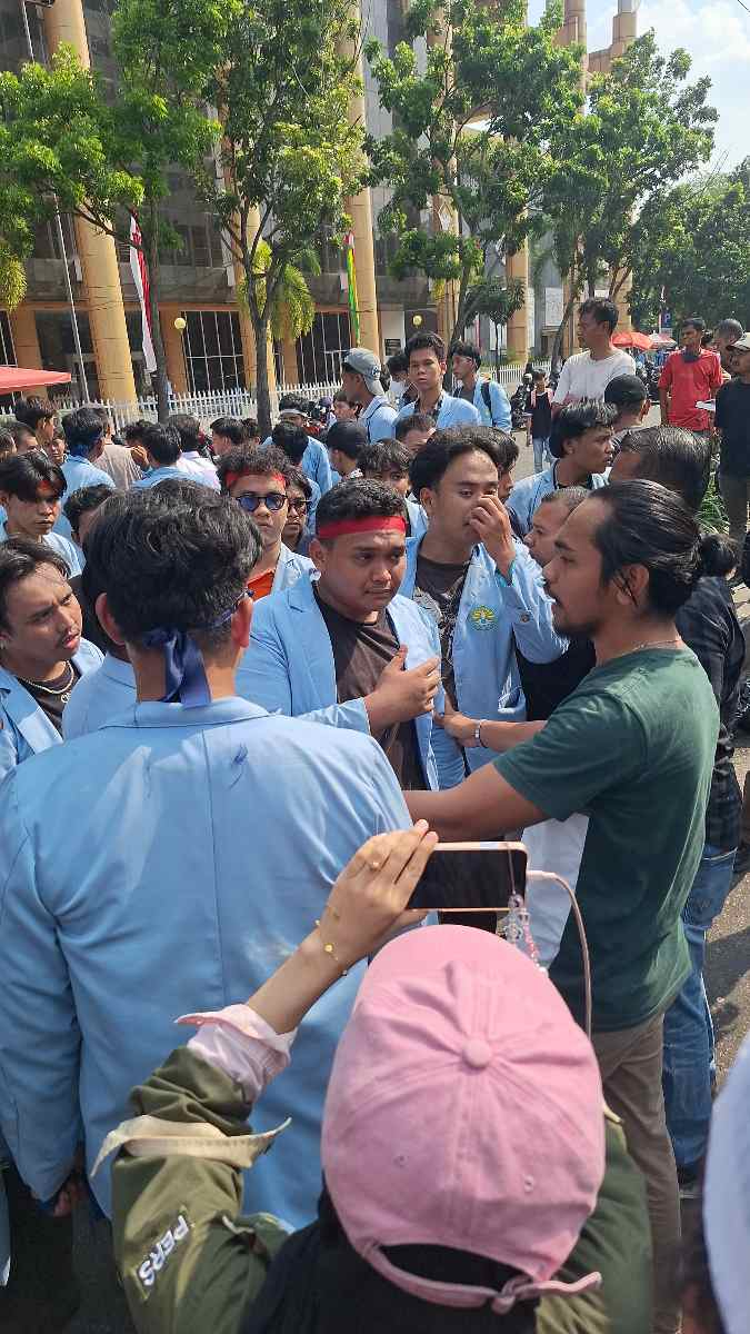 Ketua BEM Unri Protes Kericuhan Aksi di Kantor Gubernur Riau: Ada Mahasiswa yang Kepalanya Bocor