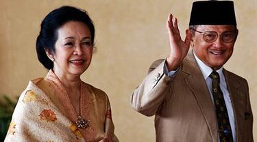Hingga 100 Hari Wafatnya Ainun, Habibie Datangi Pusaranya Setiap Hari