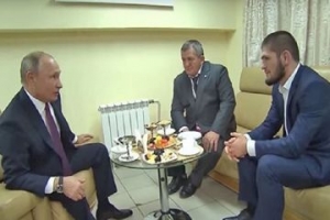 GoRiau Presiden Rusia Temui Khabib Nurmagomedov dan Ayahnya, Maklumi Kemarahan Sang Petarung karena Agamanya Dihina