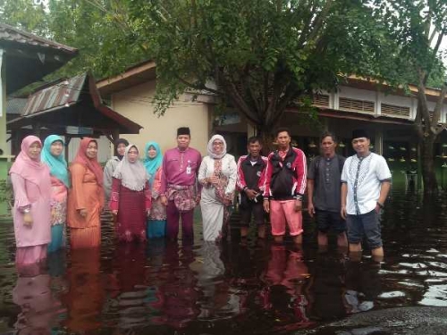 Terendam Banjir, Siswa SMP 7 Bengkalis Diliburkan