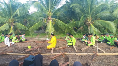Diawali dengan Membaca Yasin dan Doa Bersama, SMK Anksa Inhil Letakkan Tongkat Pertama Pembangunan Asrama Santri