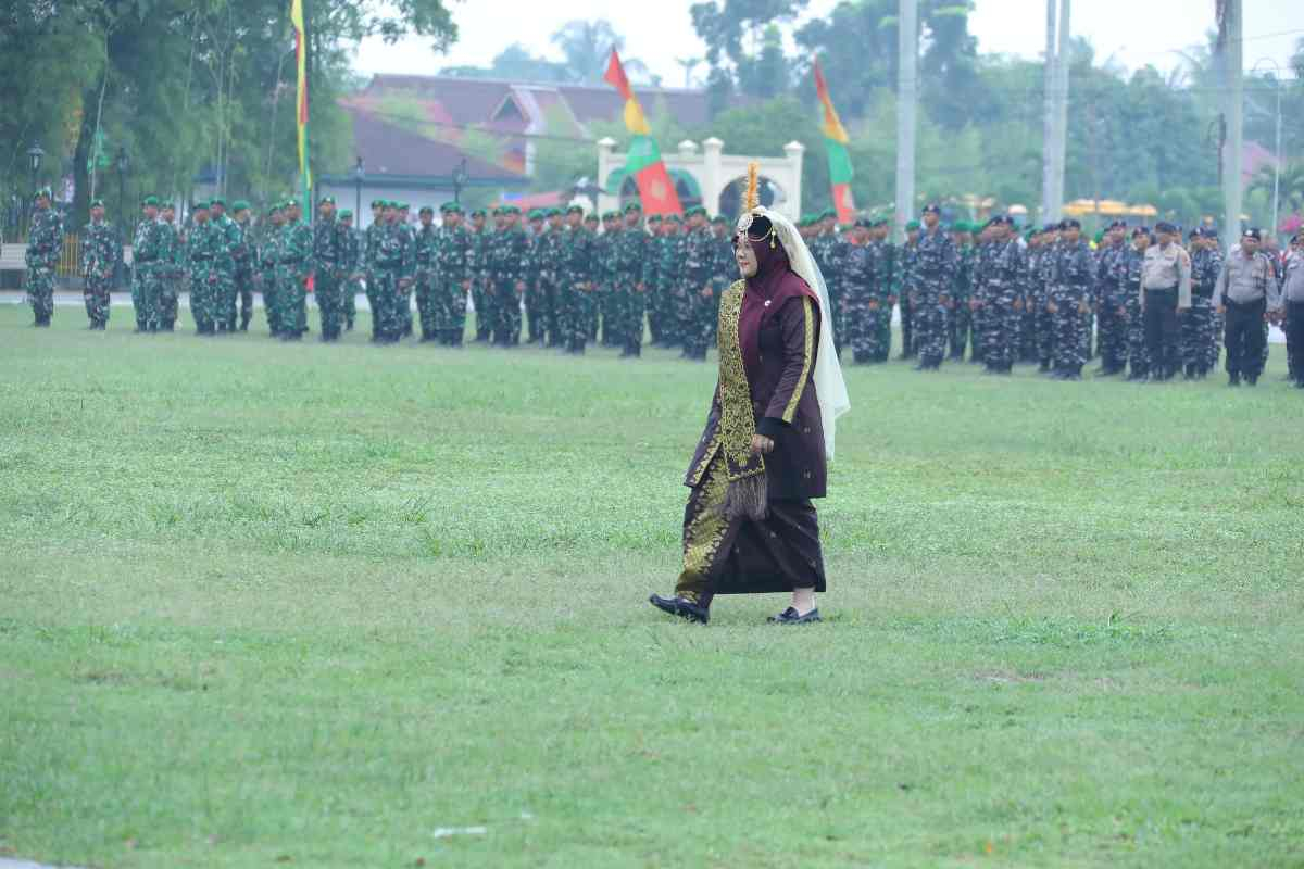 Kenakan Baju Sultanah Latifah di HUT Siak, Bupati Afni Singgung Utang Pusat Ratusan Miliar