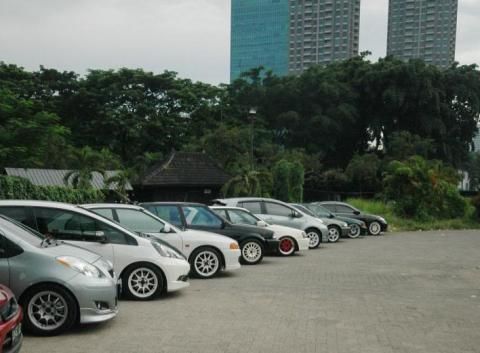 Sedang Nunggu Majikan Kuliah, Supir Meninggal di Tempat Parkir