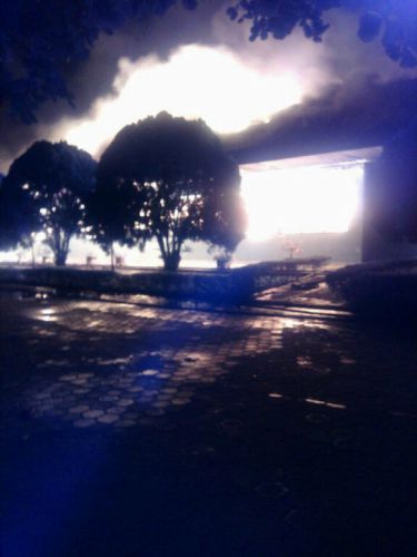 Subuh Ini, Kebakaran Besar Landa SMA 3 Pekanbaru, 40 Lokal Hangus