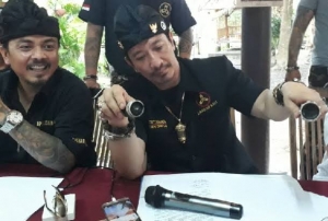 GoRiau Tongkat Komando yang Dibawa Penolak Ustaz Abdul Somad Ternyata Berisi Jimat