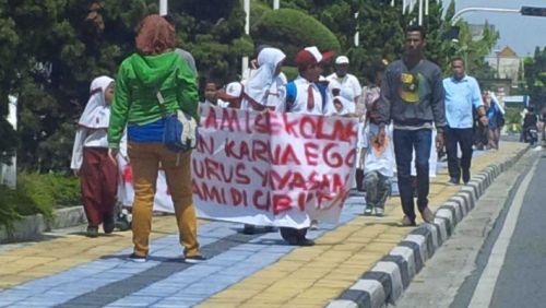 Yayasan Tutup Sekolah Sepihak, Puluhan Murid SDIT Al-Birra Demo ke DPRD Pekanbaru