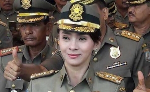 GoRiau Dua Kali ke AS Tanpa Izin, Bupati Cantik Ini Diberhentikan Mendagri