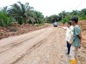 Sempat Viral, Jalan Provinsi Riau di Inhu Akhirnya Dibangun Rigid