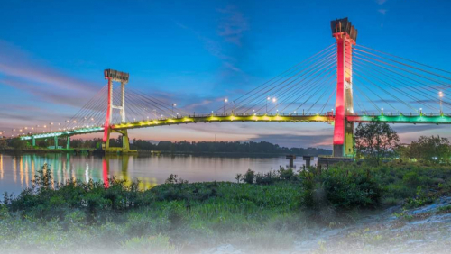 Indahnya Jembatan Tengku Agung Sultanah Latifah saat Malam Hari