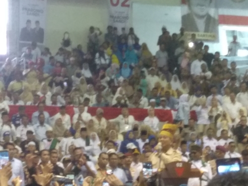 Memasuki Gelanggang Remaja, Prabowo Semangat Disambut Antusias Pendukungnya