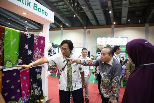 Warna Warni Batik Bono Meriahkan Pameran Indogreen Expo 2017