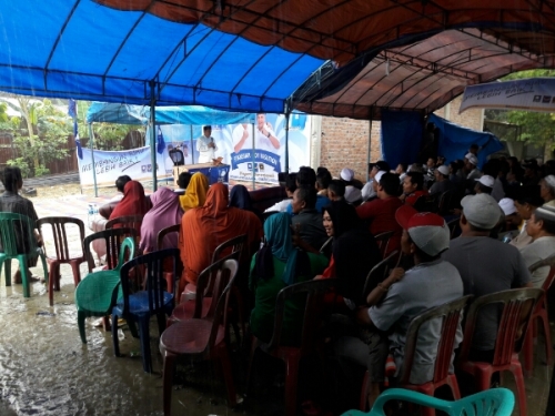 Hujan Tidak Surutkan Semangat Masyarakat Batang Gansal di Inhu Hadiri Kampanye Dialogis Cawagub Riau Edy Nasution