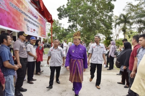 Saat Bupati Inhil Lakukan Simulasi Pemungutan Suara Pileg dan Pilpres 2019