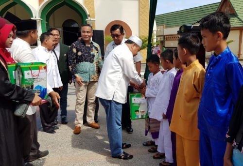Remaja Masjid Agung Darul Ulum Selatpanjang Taja Sunat Masal dan Santunan Kaum Dhuafa