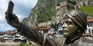 GoRiau Patung Sultan Ottoman Selfie Hebohkan Turki