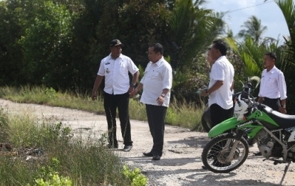 Melintasi Jalan Desa Mekong, Orang Hamil Bisa Langsung Melahirkan
