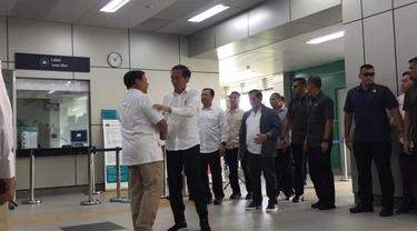 Warga Histeris Saksikan Pertemuan Jokowi dengan Prabowo di Stasiun MRT