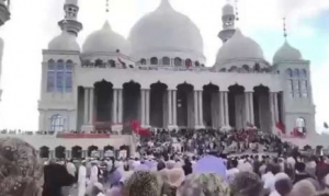 GoRiau Ratusan Muslim Hui Gagalkan China Hancurkan Masjid Raya Weizhou