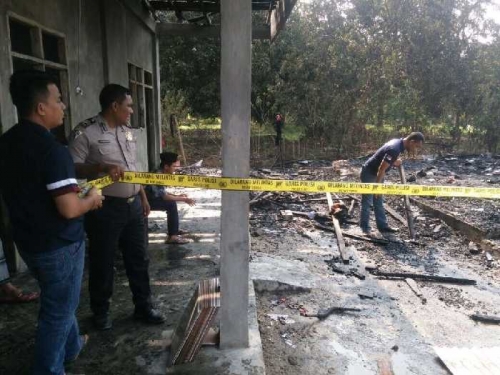 Diduga Akibat Arus Pendek, Asrama Ponpes Darul Quran di Rohul Terbakar saat Santri Shalat Subuh