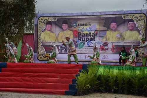 Ribuan Warga Hadiri Festival Pantai Rupat, Berbagai Lomba dan Pertunjukan Budaya Digelar